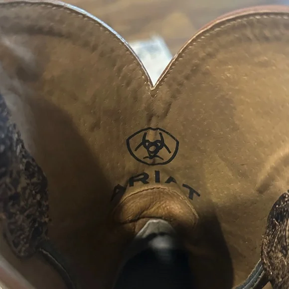 Ariat Leather boots 10D barly worn display picture 1